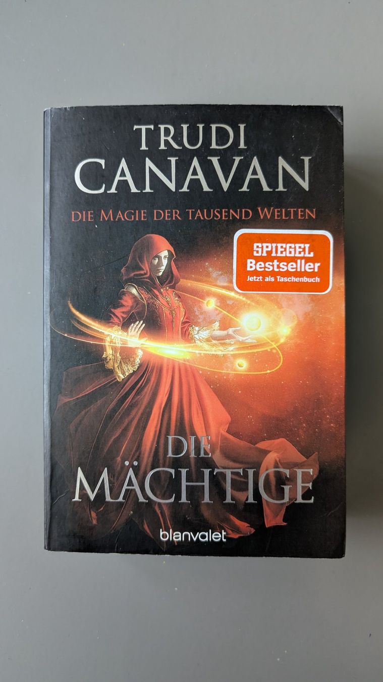 Bücher: Die Mächtige - Trudi Canavan – Gebraucht aus Dietikon von Bhelbling