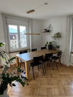 Massiver Esstisch aus Eiche