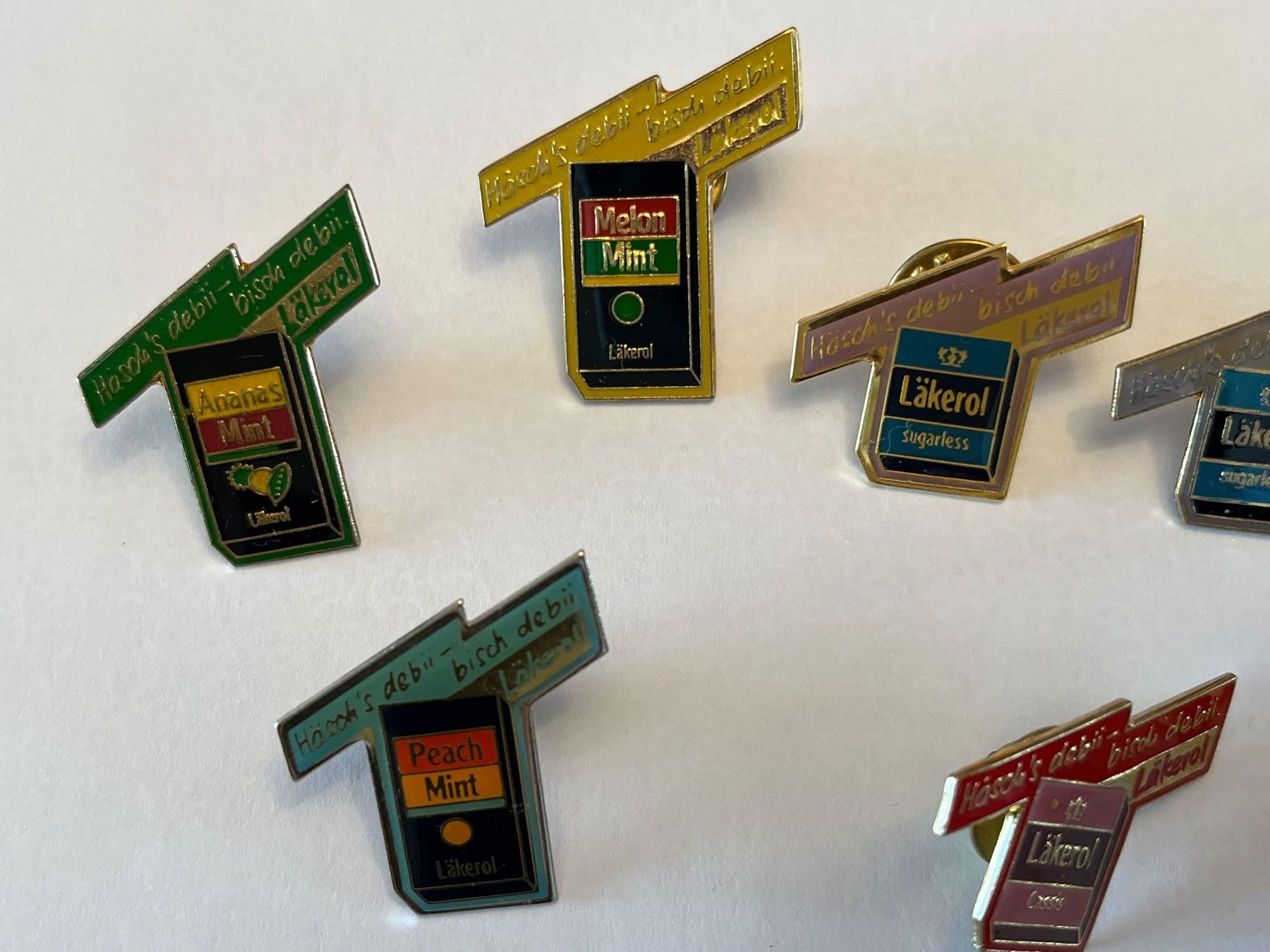 Plaketten & Abzeichen: 8 Läkerol Pins – Gebraucht aus Zürich von Gurkis 2