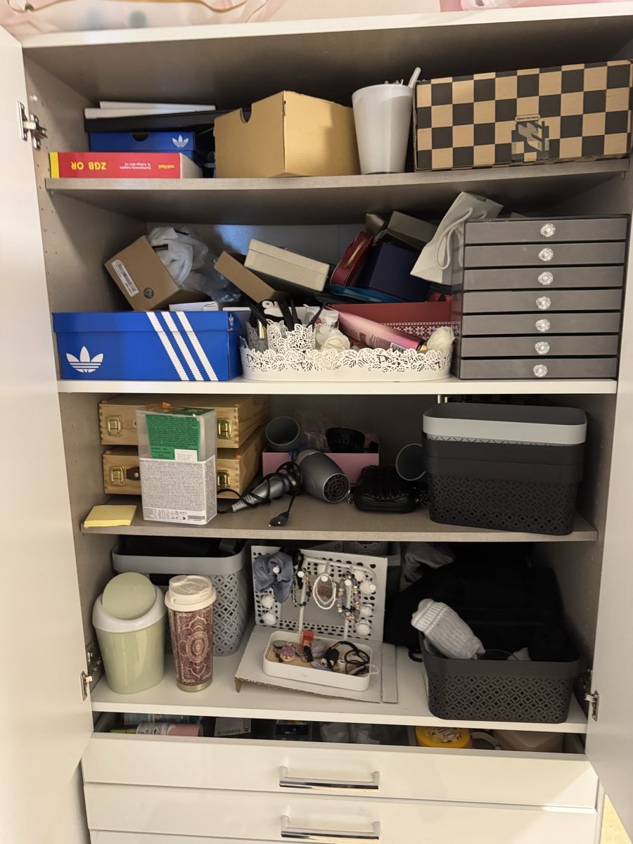 Armadi: Schrank – Usato da Zürich venduto da sduj 3
