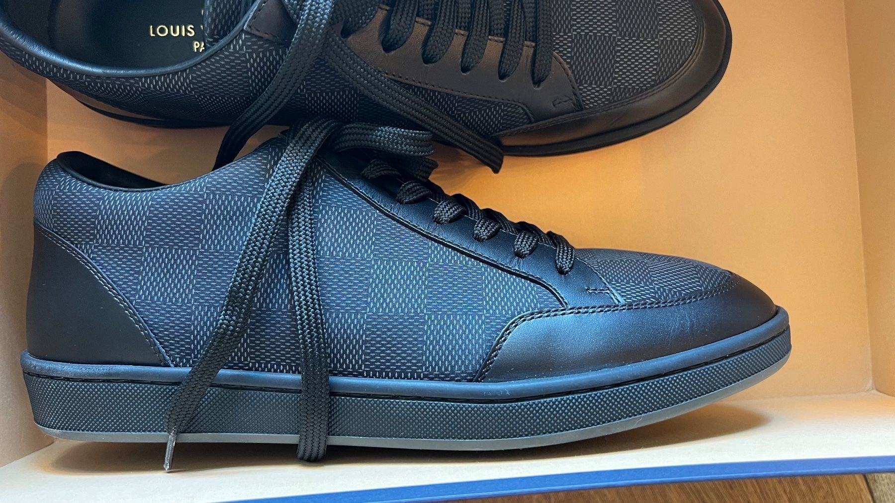 Louis Vuitton Scarpe da uomo: Louis Vuitton Sneakers noir – Nuovo (secondo la descrizione) da Wollerau venduto da Vinagoni 1