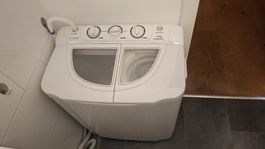 Kleine Waschmaschine - für Campig, usw. 1 Jahr alt.