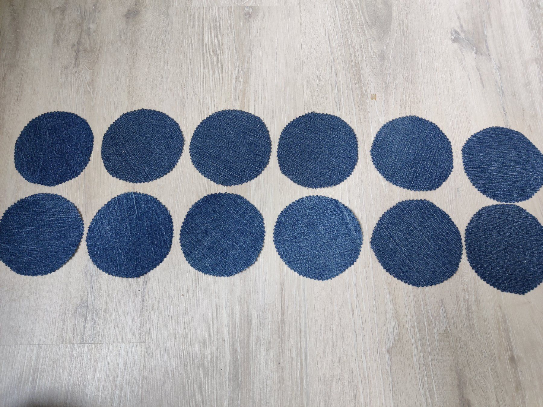 Set di tavolo e panche: 4x Jeans Tischsets und Tischtuch – Usato da Zofingen venduto da Danmu1981 4