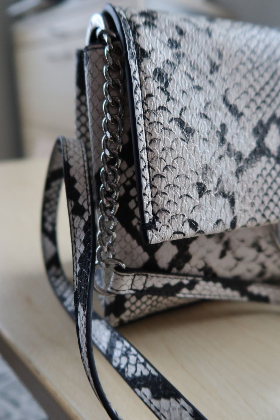Borse da donna: Damenumhängetasche, Animalprint, 24cm x 17cm x 8,5cm - NEU – Nuovo e nell'imballaggio originale da Zürich venduto da Piki7 6