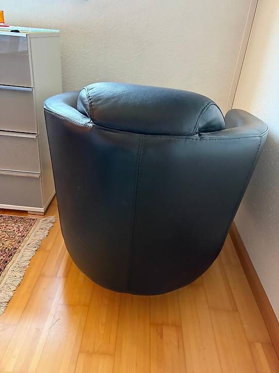 Poltrone: Calligaris Leder-Drehsessel  – Usato da Binningen venduto da Xen_2gn5 1