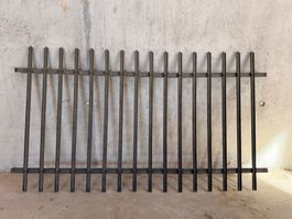 klassischer massiver Eisen Gartenzaun