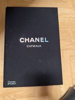 CHANEL Catwalk  Fashion Book (Thames & Hudson)