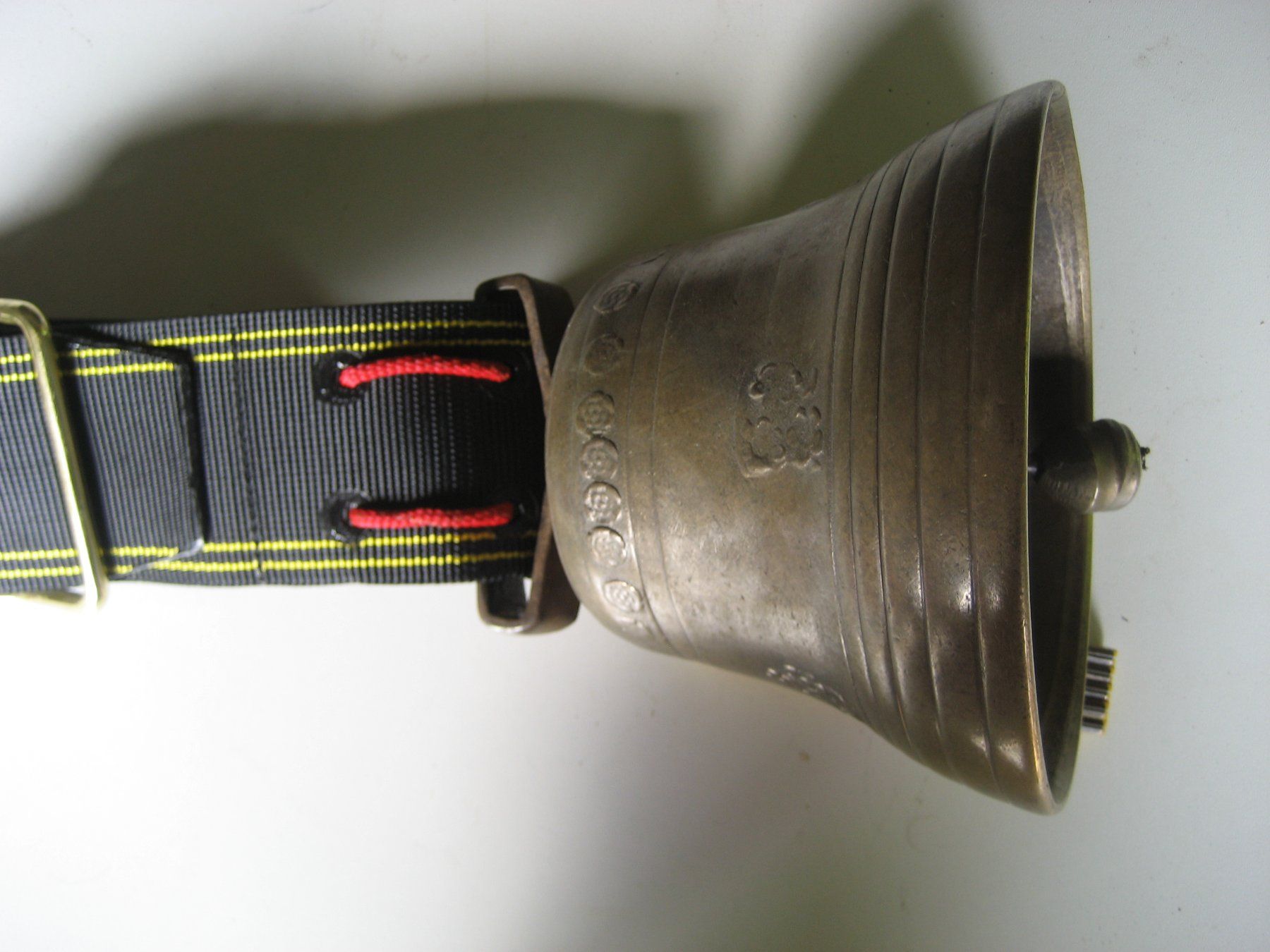 Campanacci mucche: Glocke mit neuem Riemen. – Usato da Weier im Emmental venduto da waefler03 2