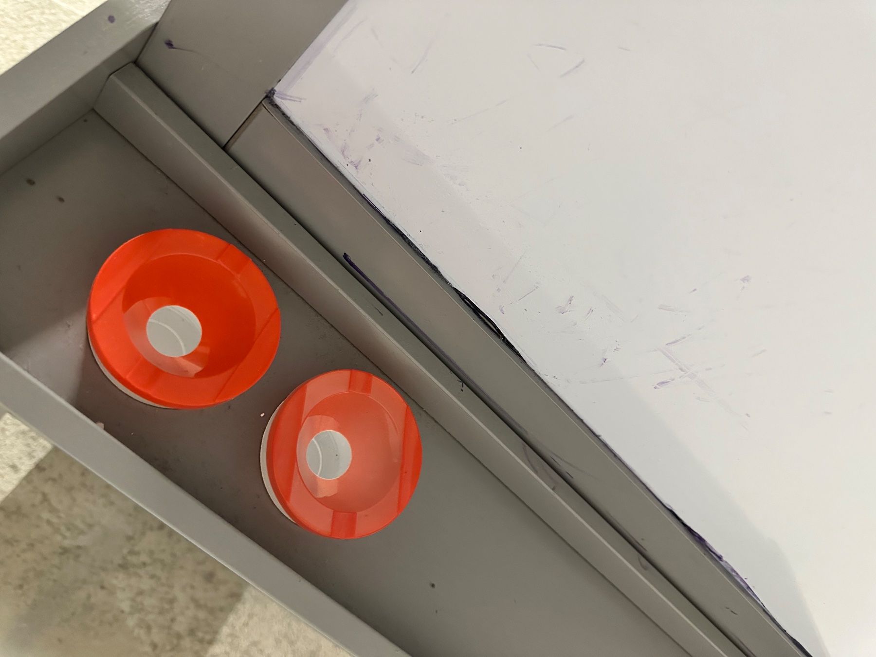 Spielzeuge: Maltafel/Kindertafel, doppelseitig - kaum benutzt! – Gebraucht aus Urswil von NelsonT85 3