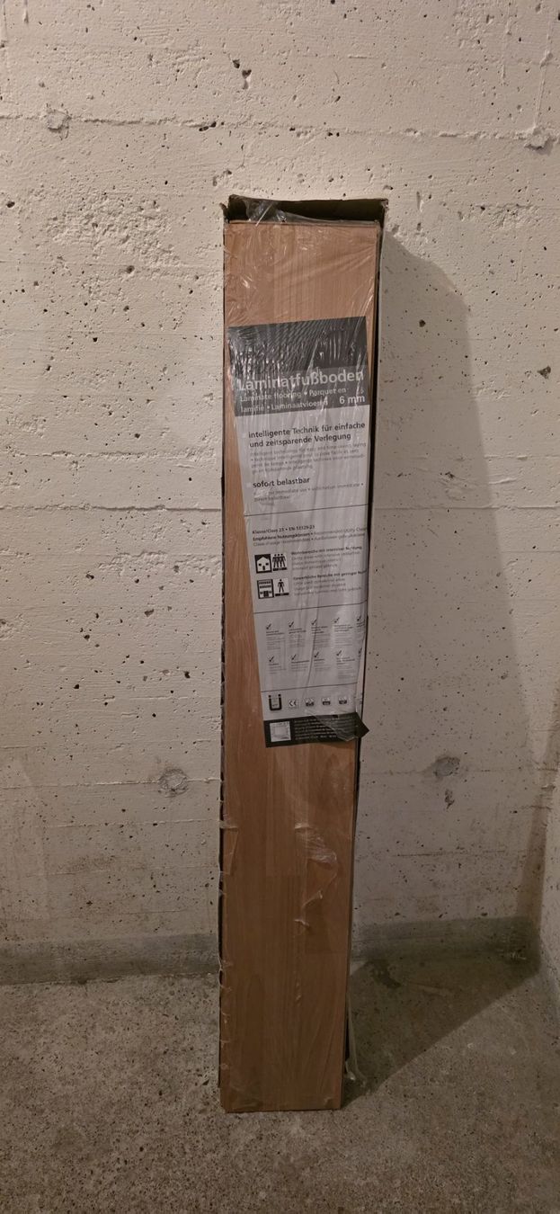 Rivestimenti per pavimenti: Laminatfussboden - Holzoptik – Usato da Bern venduto da KavIndustries 1