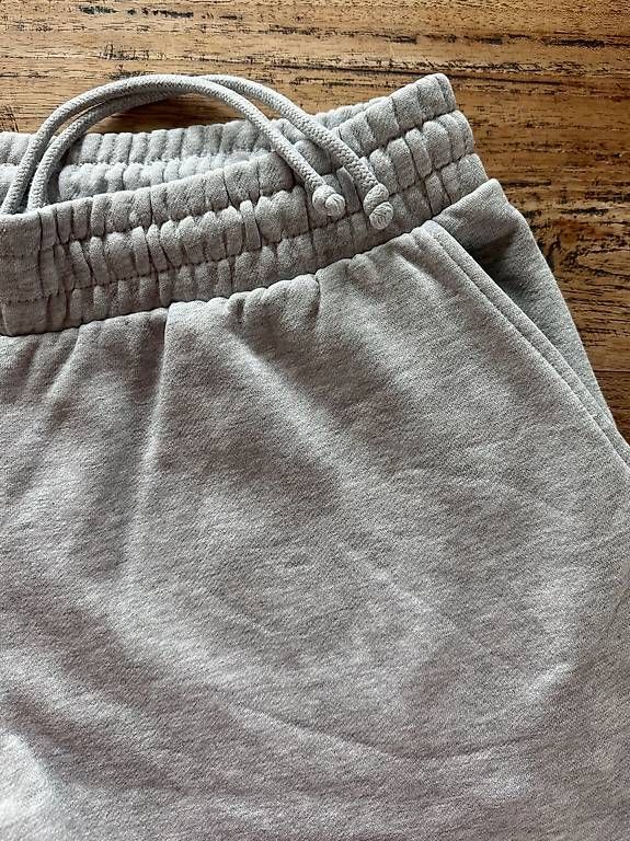 Weekday Pantaloni: Weedday Jogginhose, Traininghose. Grau. Gr. M. – Usato da Zürich venduto da Sunnyflower97 3