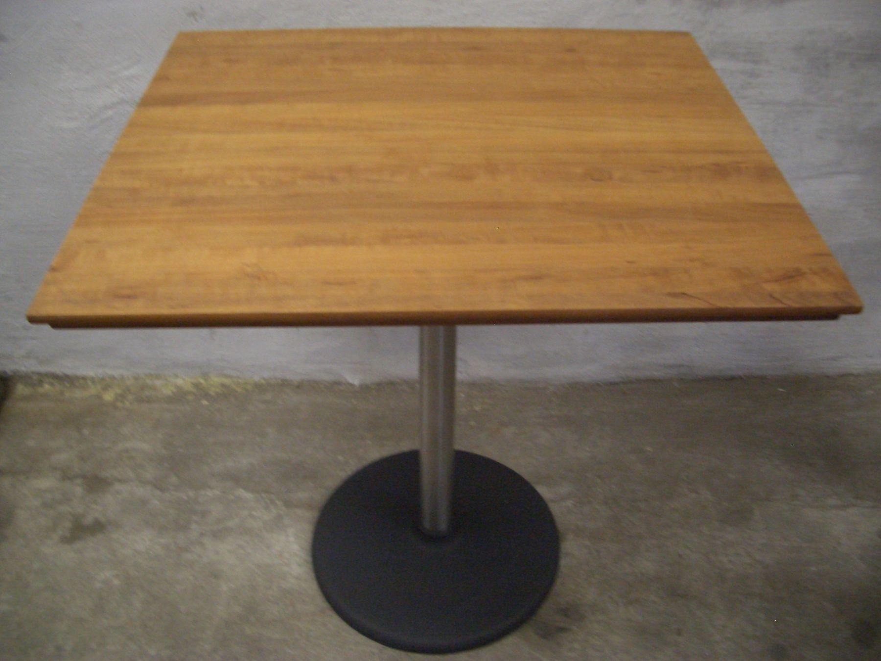 Tavoli: Schöner Designertisch Breite 70cm Tiefe 60cm – Nuovo (secondo la descrizione) da Lützelflüh-Goldb venduto da bea_62gv