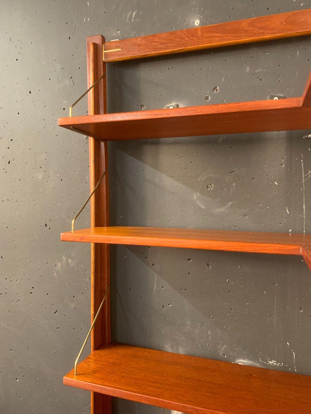 Regale: Mid-Century Eckregal, teak - Denmark 1960er – Gebraucht aus Pregassona von ModernistaCH 3