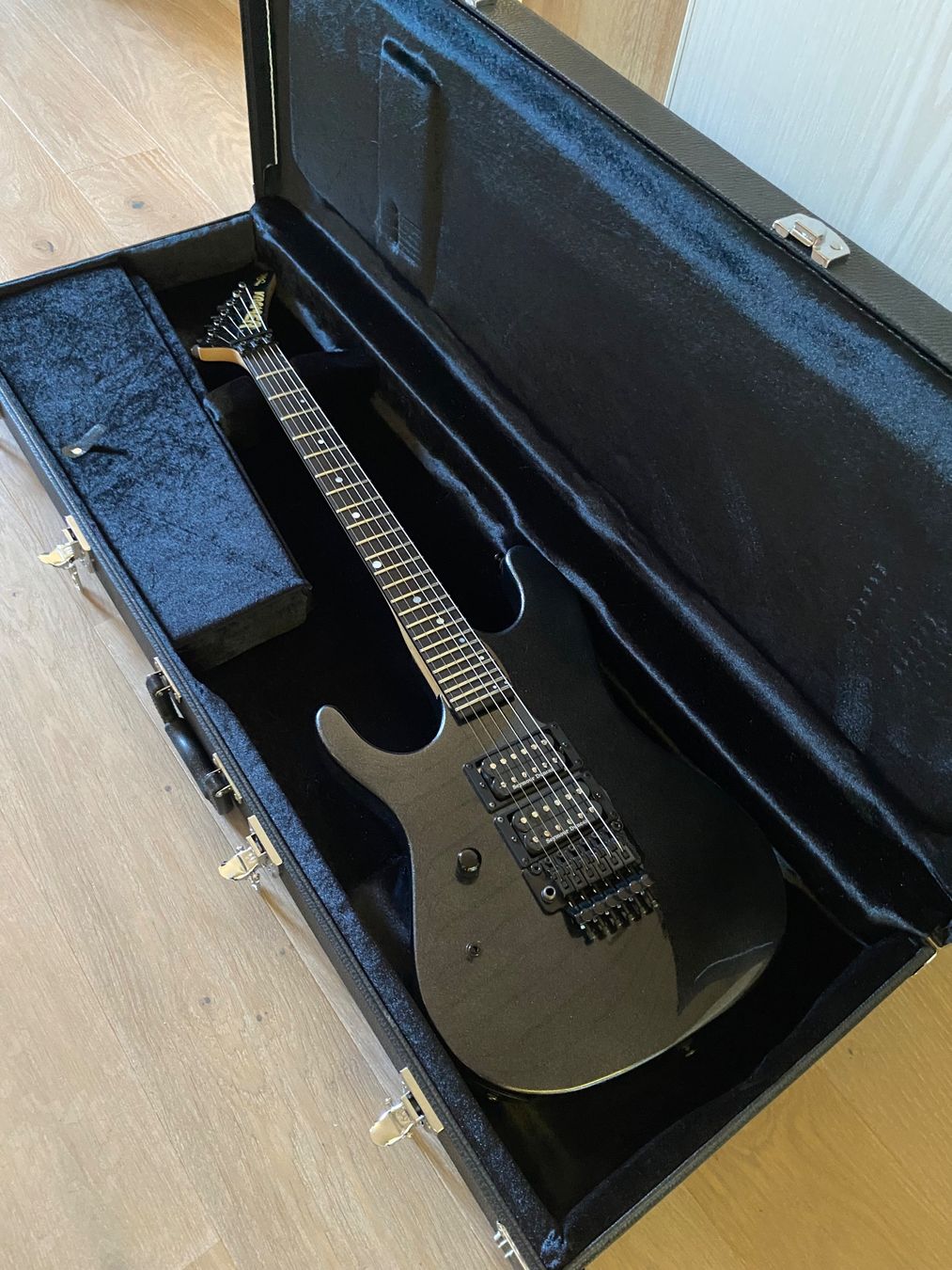 Kramer Strumenti musicali: Kramer Nightswan E-Gitarre, Linkshänder, lefthand – Usato da Ettenhausen TG venduto da Ronny.10 3