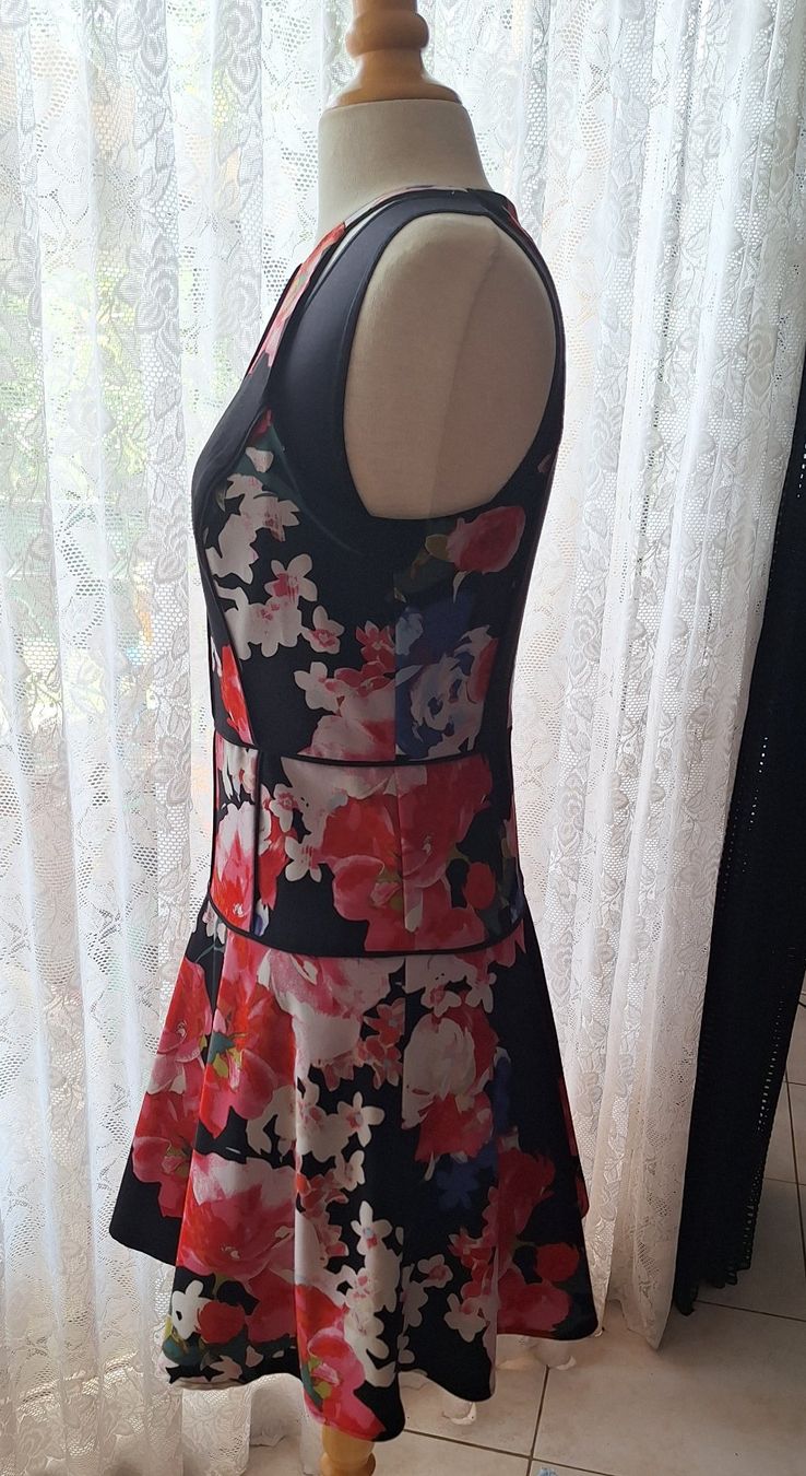 Guess Robes: Robe GUESS 36 – D'occasion à St-Triphon par Jldr0 1