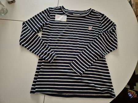 Gestreiftes Langarmshirt mit Herz, Grösse S, Top Zustand!
