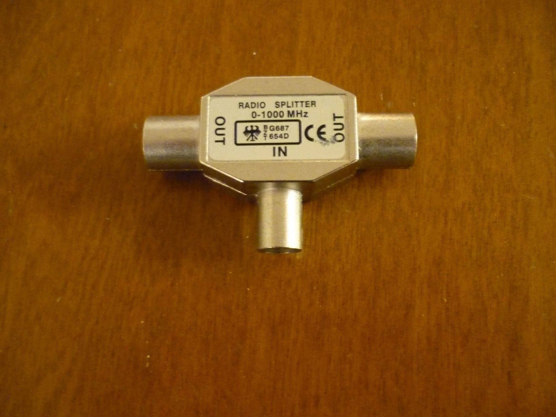 Laufwerke & Adapter: Radiosplitter – Neu (gemäss Beschreibung) aus Erstfeld von Mario_boe0