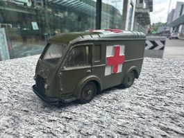 Dinky Toys GENUINE Ambulance 80F Militaire‪