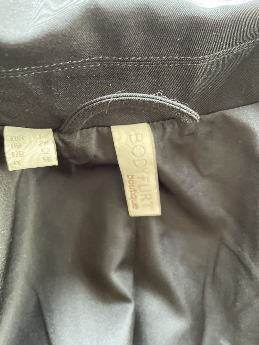 Completi & Tailleur: Blazer im Frack-Stil Gr. 50  – Nuovo (secondo la descrizione) da Bottmingen venduto da Leela2 3