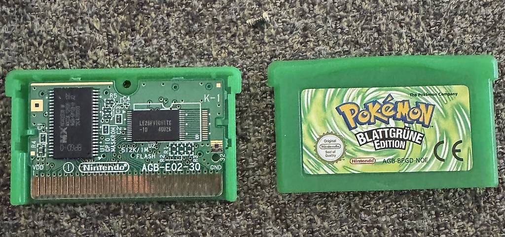 Nintendo Konsolen: Gameboy Advance + Pokemon Blattgrün Original – Gebraucht aus Volketswil von IT-Mac 2