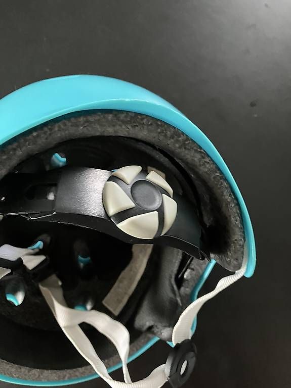 Casques: Casque vélo enfant  – D'occasion à Vandoeuvres par ann_lq5h 4
