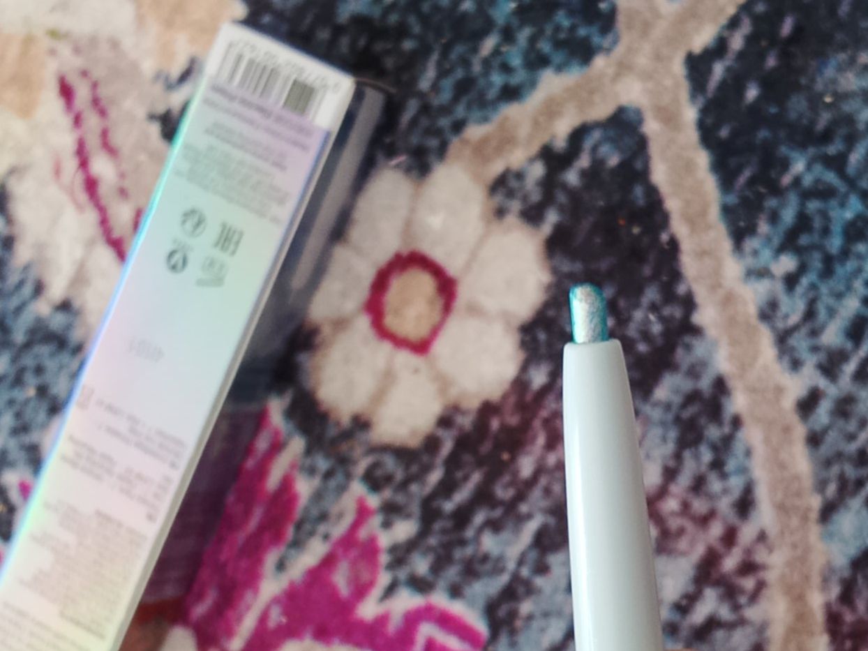 Make-up: Glitzernder Lidschattenstift "Wild Chameleon" hellblau fü... – Usato da Bellikon venduto da MellonCollieMitTwint 1