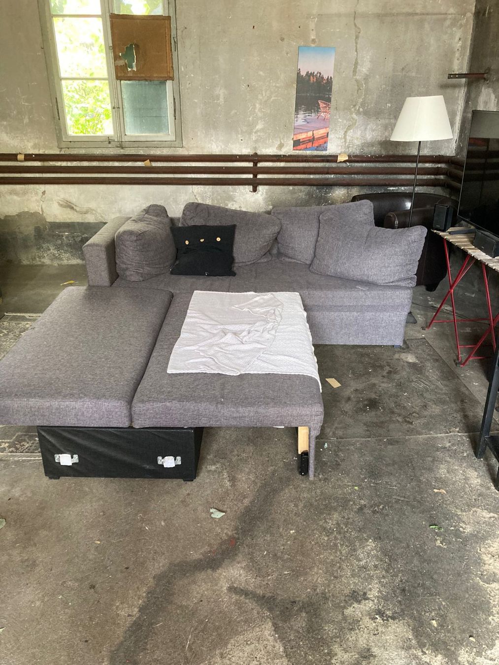 Divani: Ecksofa Schlafsofa grau mit Bettfunktion gebrauchter Zustand – Usato da Winterthur venduto da wan_wan