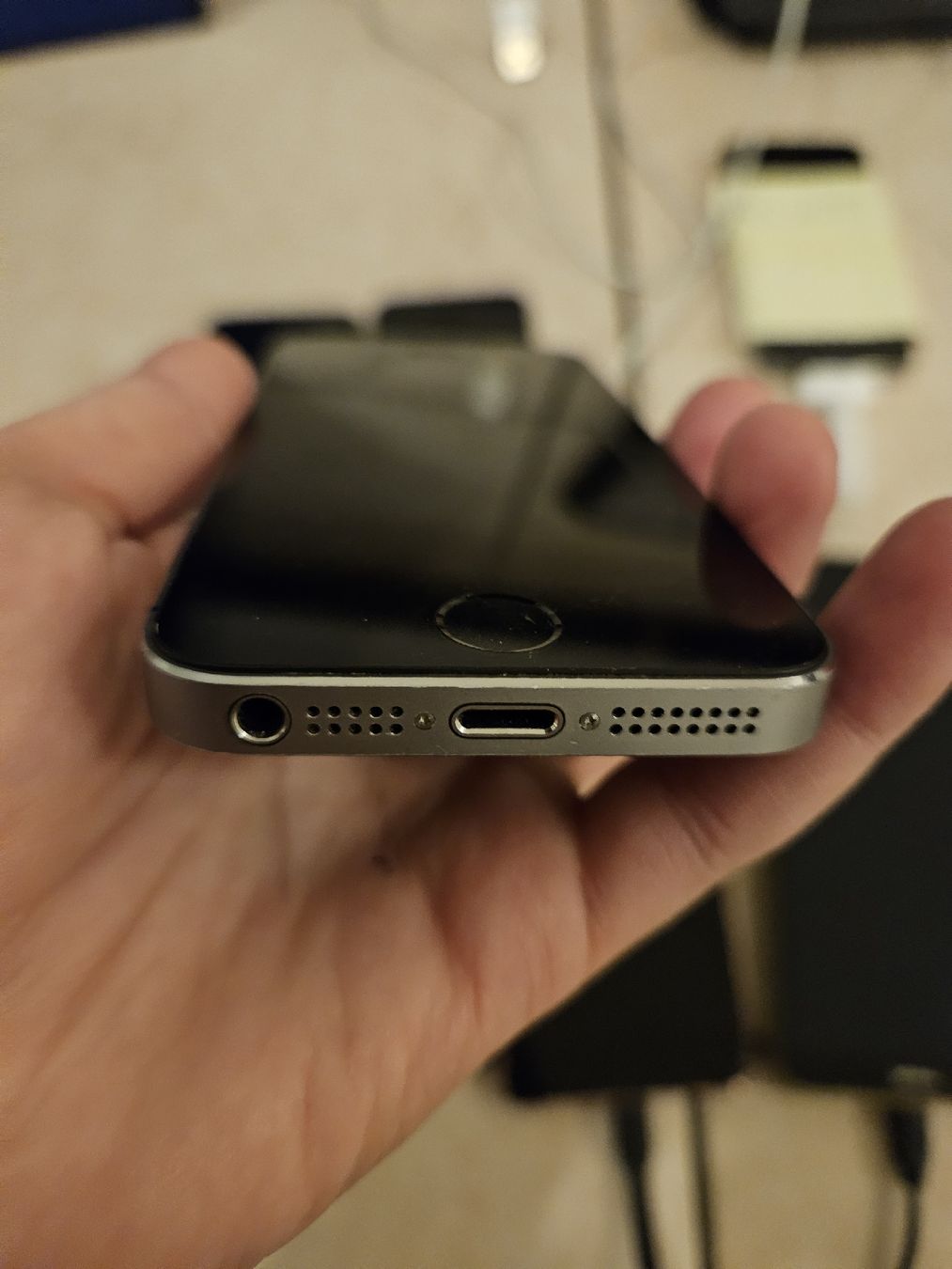 Portables: Téléphones et tablettes – D'occasion à St-Légier-La Chiésaz par emi_c86b 1