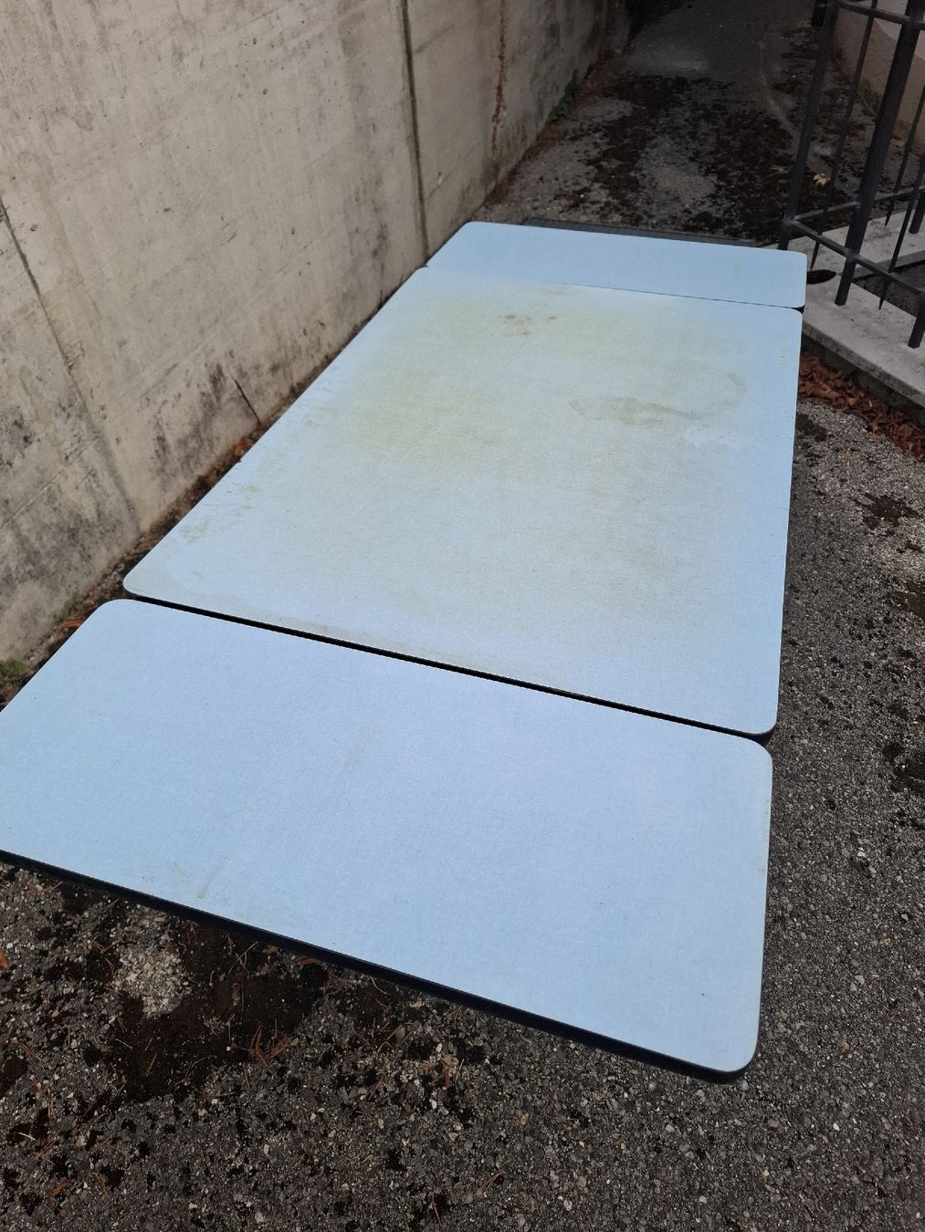 Table en formica (Gebraucht) in Neuchatel für CHF 40 – nur Abholung auf ...