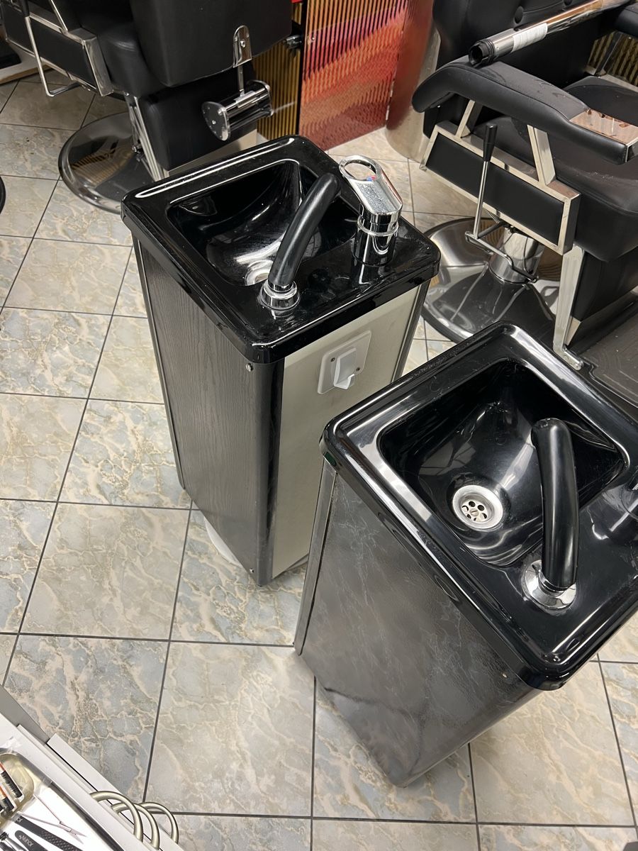 Spülbecken & Waschbecken: Waschbecken klein Friseursalon  – Gebraucht aus St. Gallen von VDMJ_