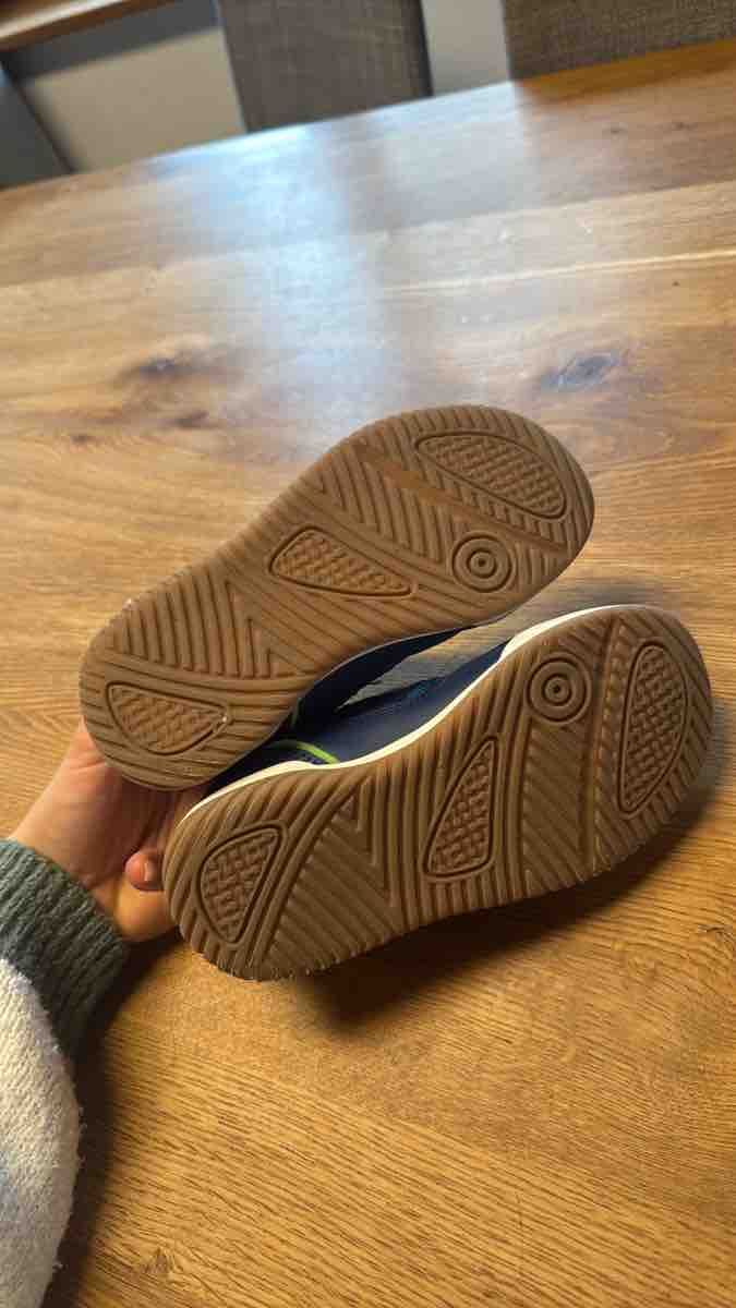 Scarpe per ragazzi: Vty Sneaker Hallenschuh Grösse 29 – Usato da Rohr b. Olten venduto da -FaLu- 1