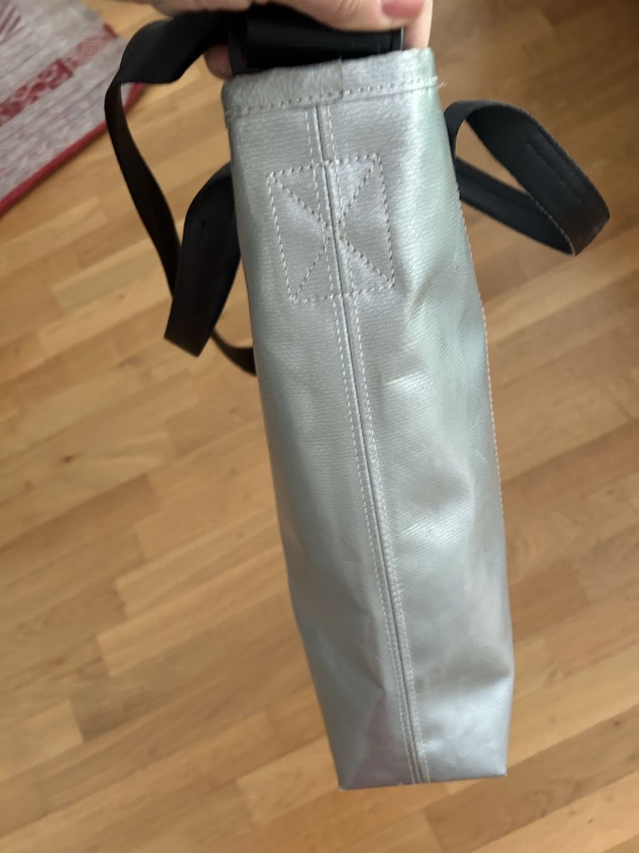 Freitag Altro in  Abbigliamento & Accessori: Sac FREITAG argenté – Usato da Prilly venduto da JulieGilbertStrebel 3