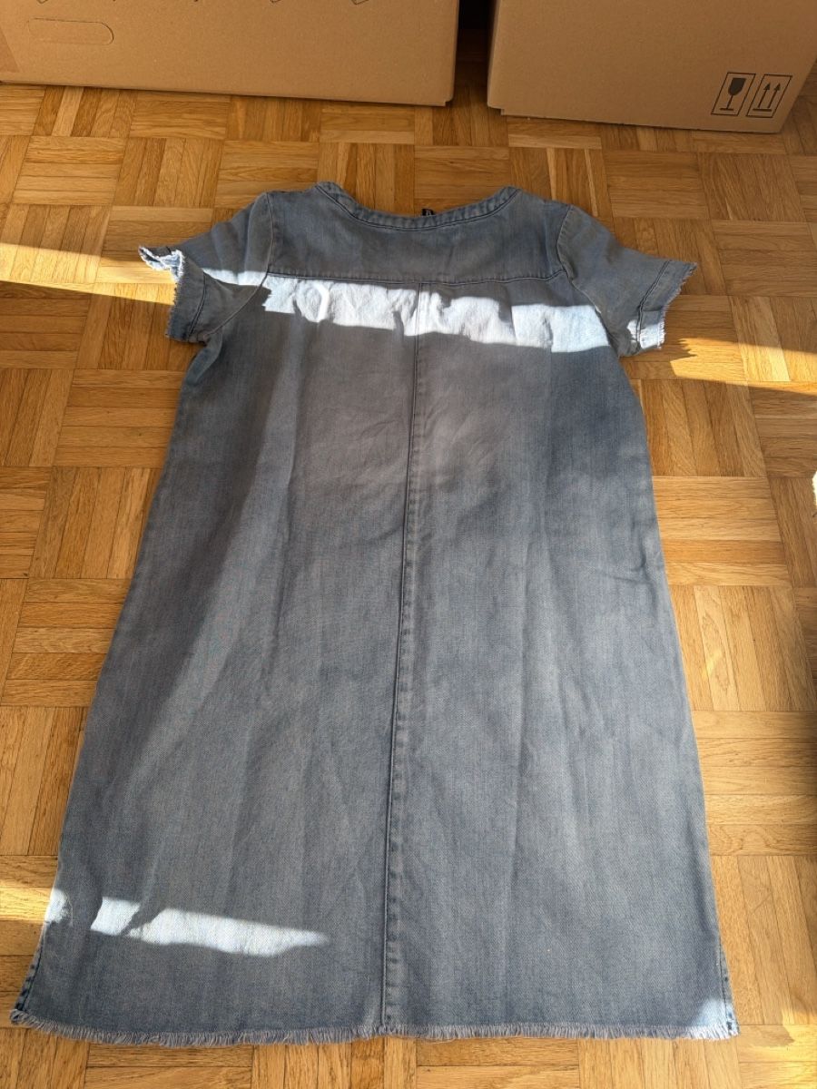 H&M Robes: Robe jeans H&M – D'occasion à Le Locle par Mayd_h 2