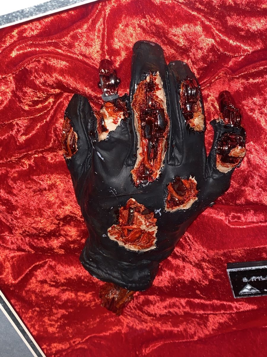 Statuette: Peerless Design Studios - Terminator 2 - Damaged Hand – Usato da Endingen venduto da Emil8 1