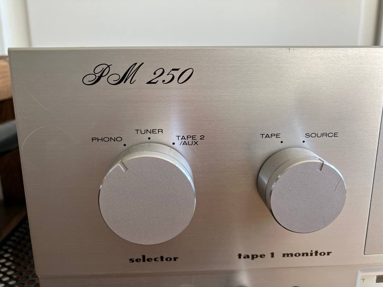 Marantz Amplificatori: Ampli Hi-Fi Marantz PM250 – Usato da Biel / Bienne venduto da Aprad 3