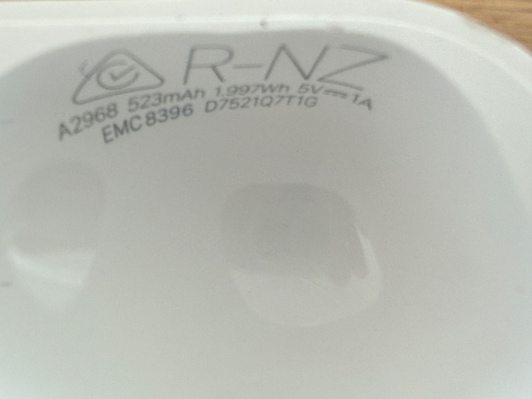 Apple Cuffie: APPLE AirPods Pro 2 Charging Case – Usato da Lausanne venduto da Nine1982 3