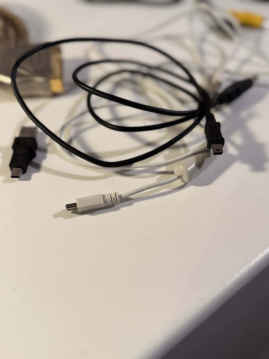 Cavi: Kabel-Sammelsurium: USB, TV, Audio, Cablecom, diverse – Usato da Galmiz venduto da ranunkel25 5