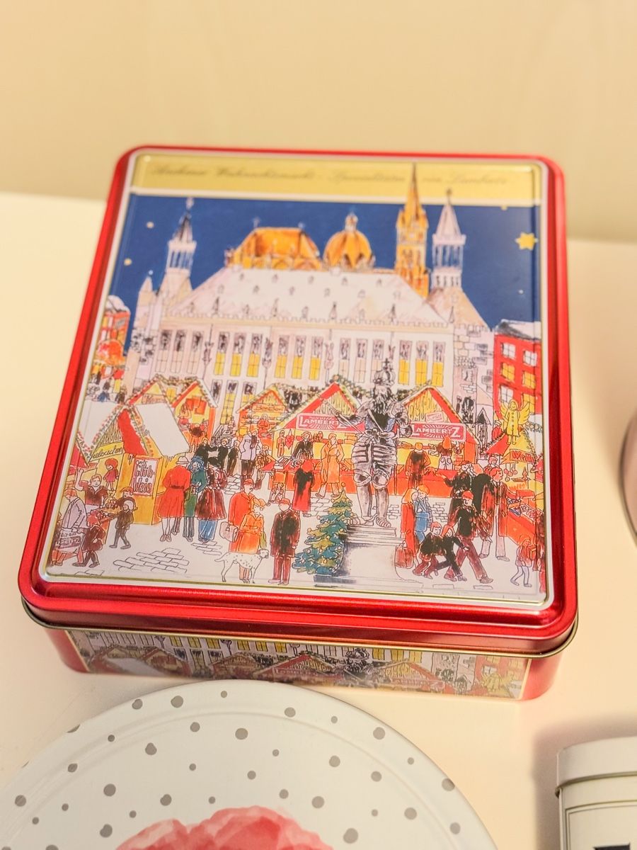 Tutte le decorazioni: Diverse Guetzli-Dosen Sammlung – Usato da Galmiz venduto da Wichtel25 8