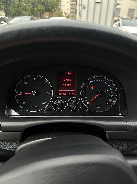 Automobili: VW Touran 2.0 TDI  – Usato da Lenzburg venduto da lir_h6d9 4
