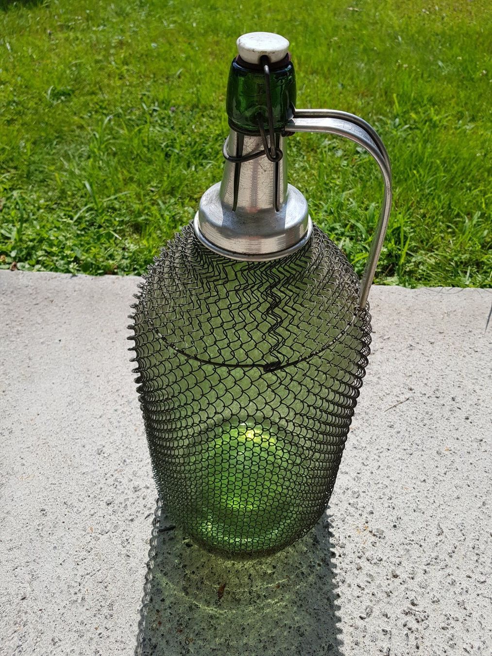 Bottiglie: Vintage Glasflasche mit Metallgitternetz – Usato da Näfels venduto da SuEdHe