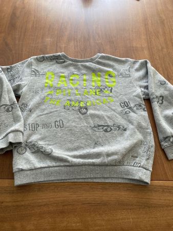 Pullover in grau Grösse 134