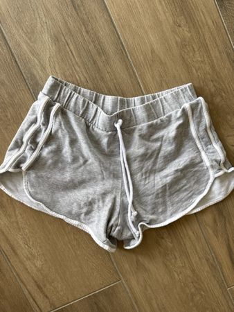Damen Shorts grau mit weissem Rand elastischer Bund