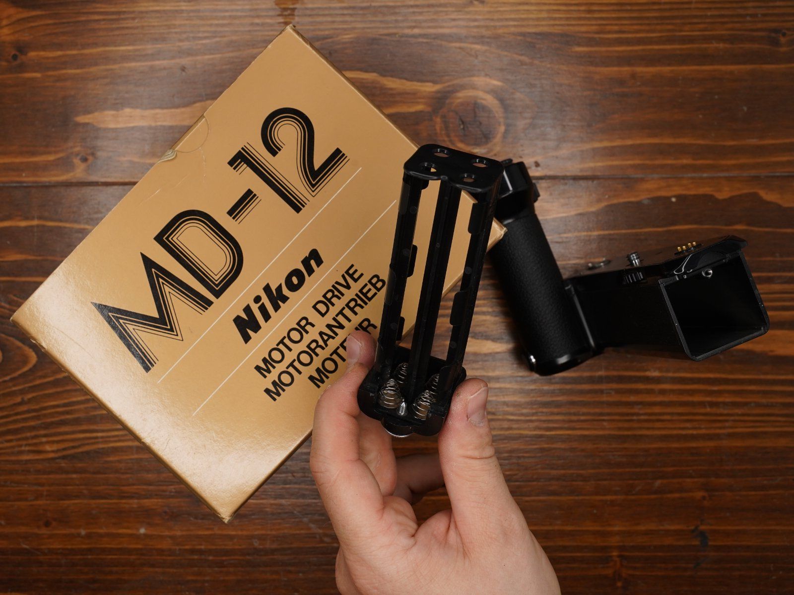 Nikon Fotocamera: Nuikon MD-12 Motor Drive – Difettoso da Bern venduto da FotoStrobo.ch_Outlet 1