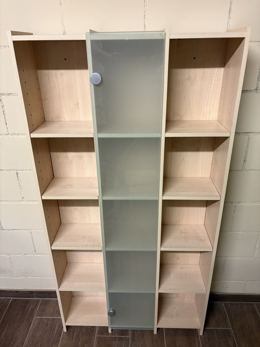 Regale: Regal mit Glastüre Holz hell 5 Fächer Breite 62cm – Gebraucht aus Lenzburg von freechim