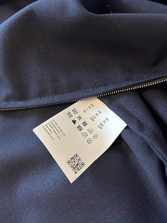 Hugo Boss Jacken: Bomberjacke Hugo Boss Grösse 52 dunkelblau – Neu (gemäss Beschreibung) aus Niederglatt ZH von Julia_4 4