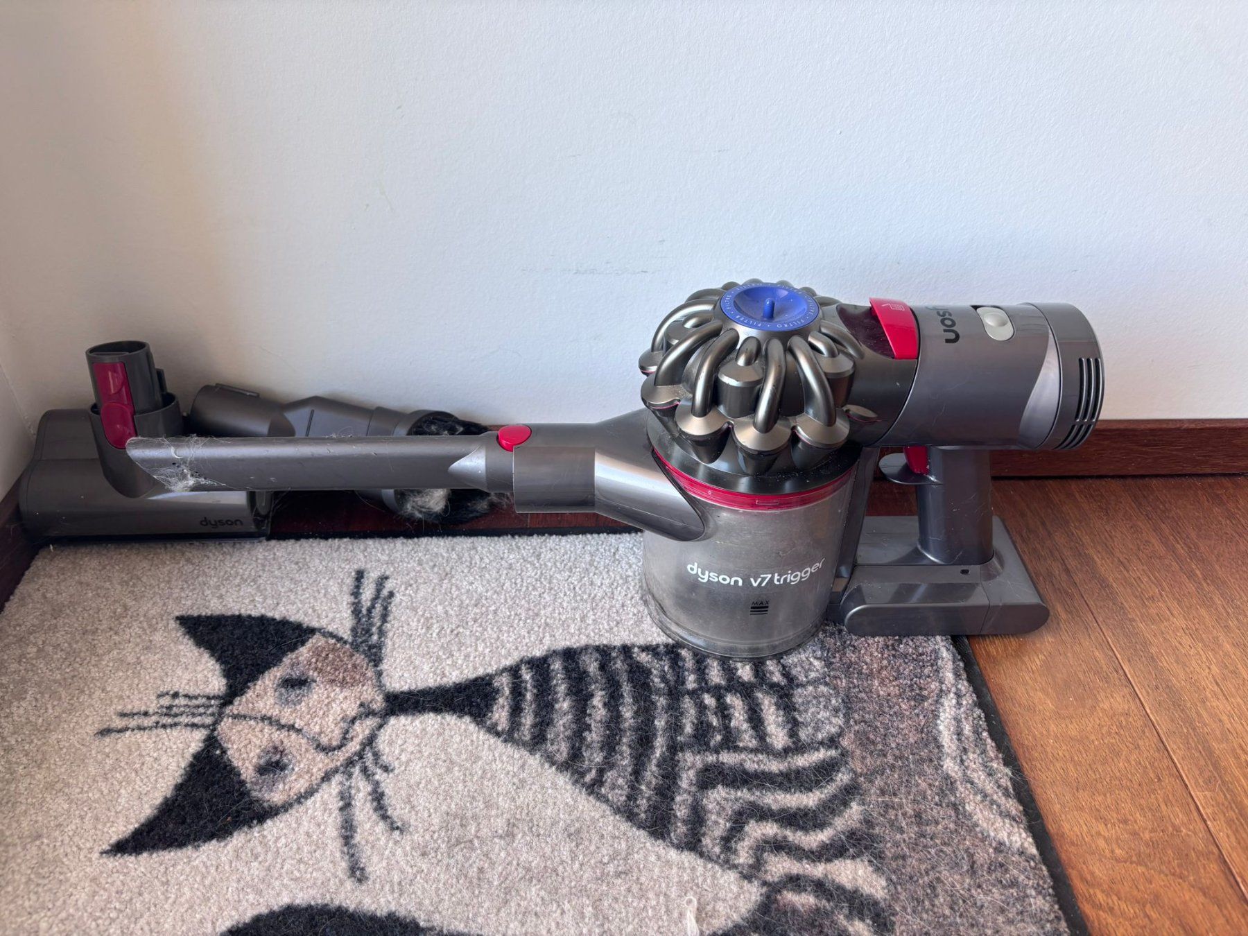 Dyson Staubsauger & Zubehör: Handstaubsauger V7 Trigger – Gebraucht aus Zug von BlumundPartner