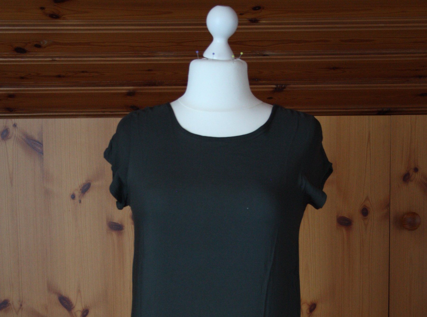 Blusen: Bluse  VERA MODA dunkel-olivgrün Gr. L – Gebraucht aus Flüelen von Diversicum-Textil 1