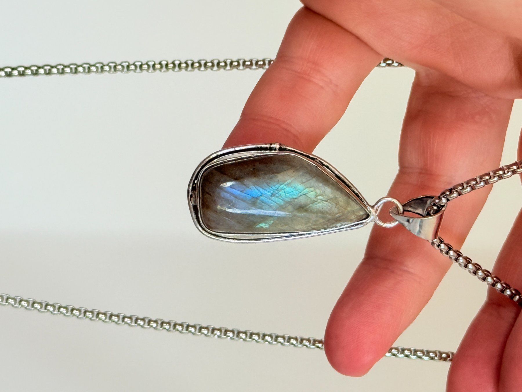 Ketten: Collier avec labradorite - Élégant & Naturel! – Neu und originalverpackt aus Genève von AWWA 5