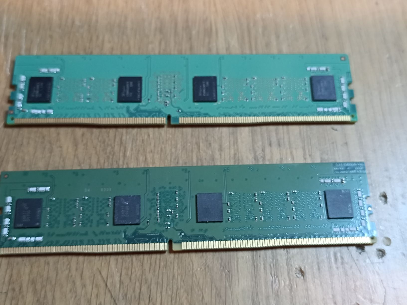 Mémoires / RAM: 2x 4Gb DDR4 Ram server ECC  – D'occasion à Vucherens par vihor 1
