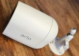 Arlo Essential Spotlight Kamera